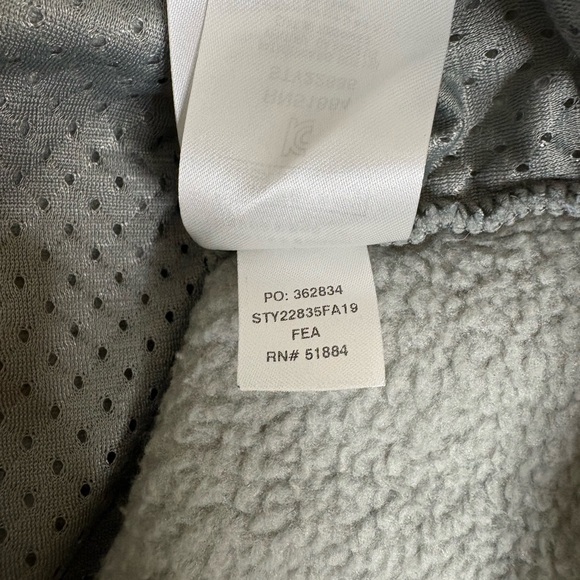 Patagonia Gray Fleece with Burgundy Accents - Picture 12 of 12